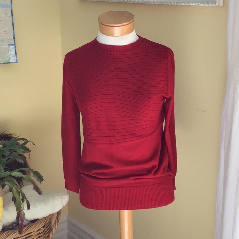 Premise Red Sweater. Size M.